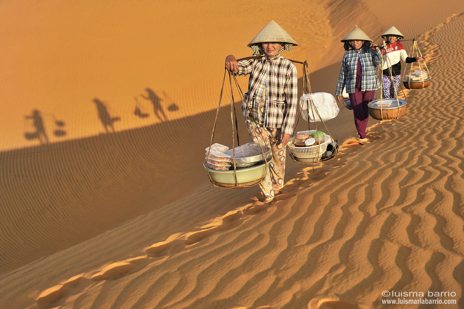 women desert vietnam
