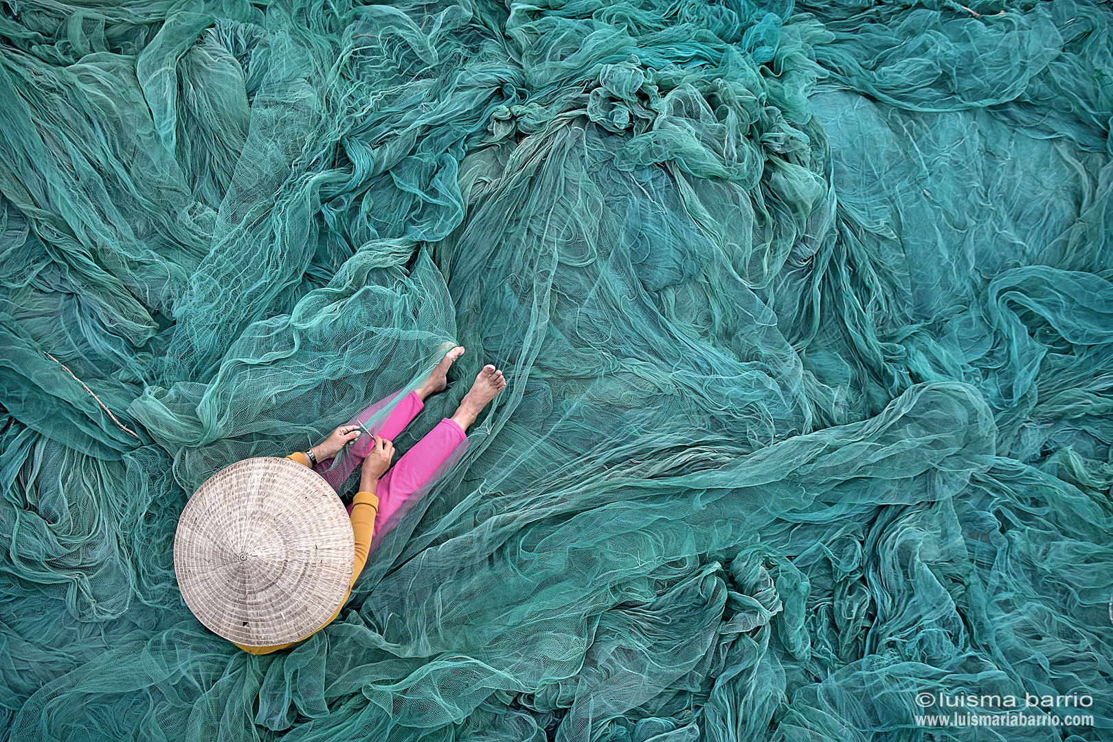 fishing nets weaver woman vietnam