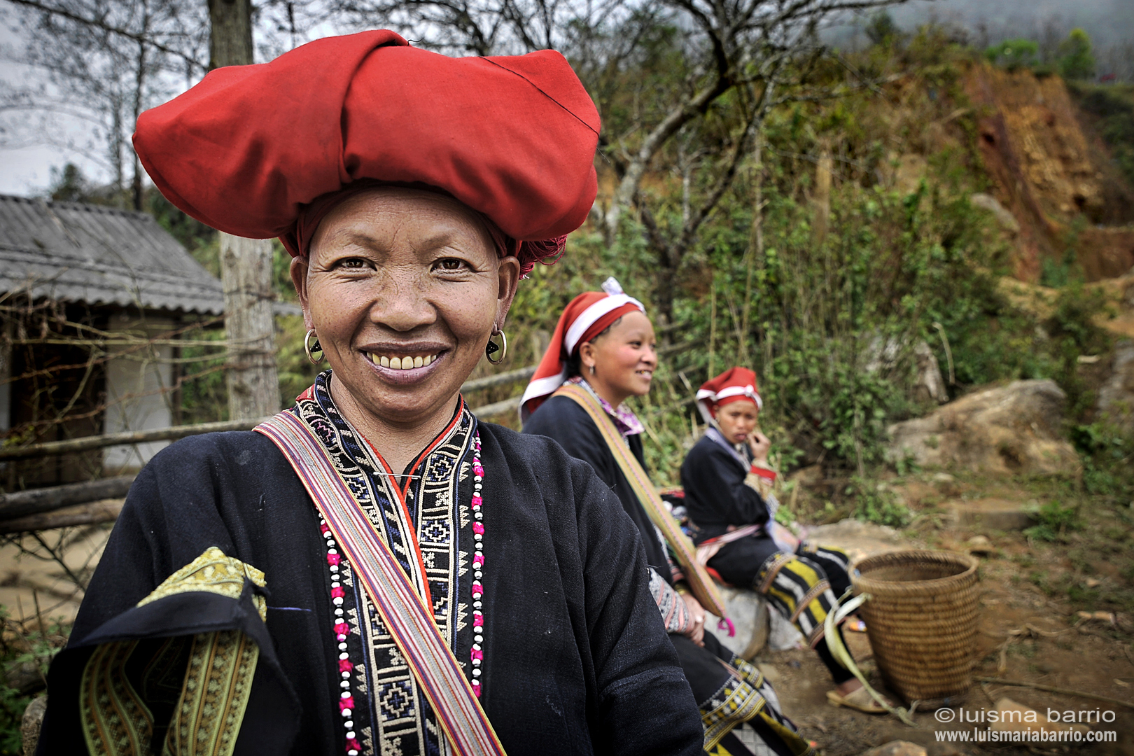 red dzao woman vietnam