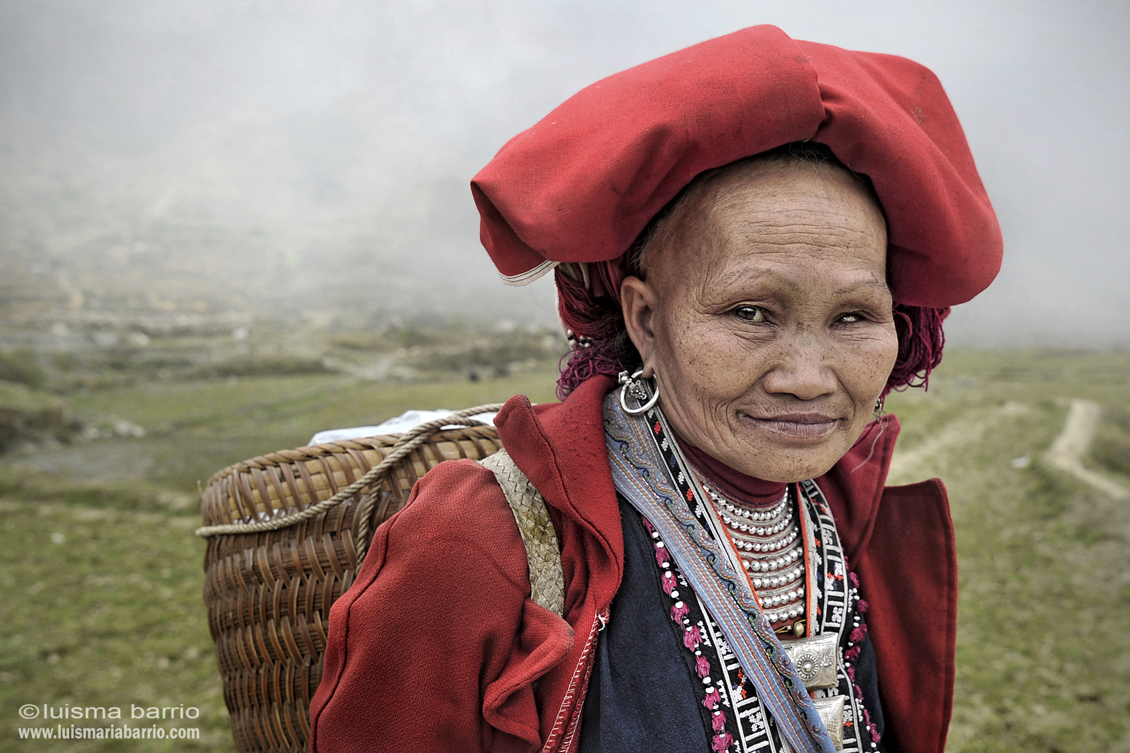 red dzao woman vietnam