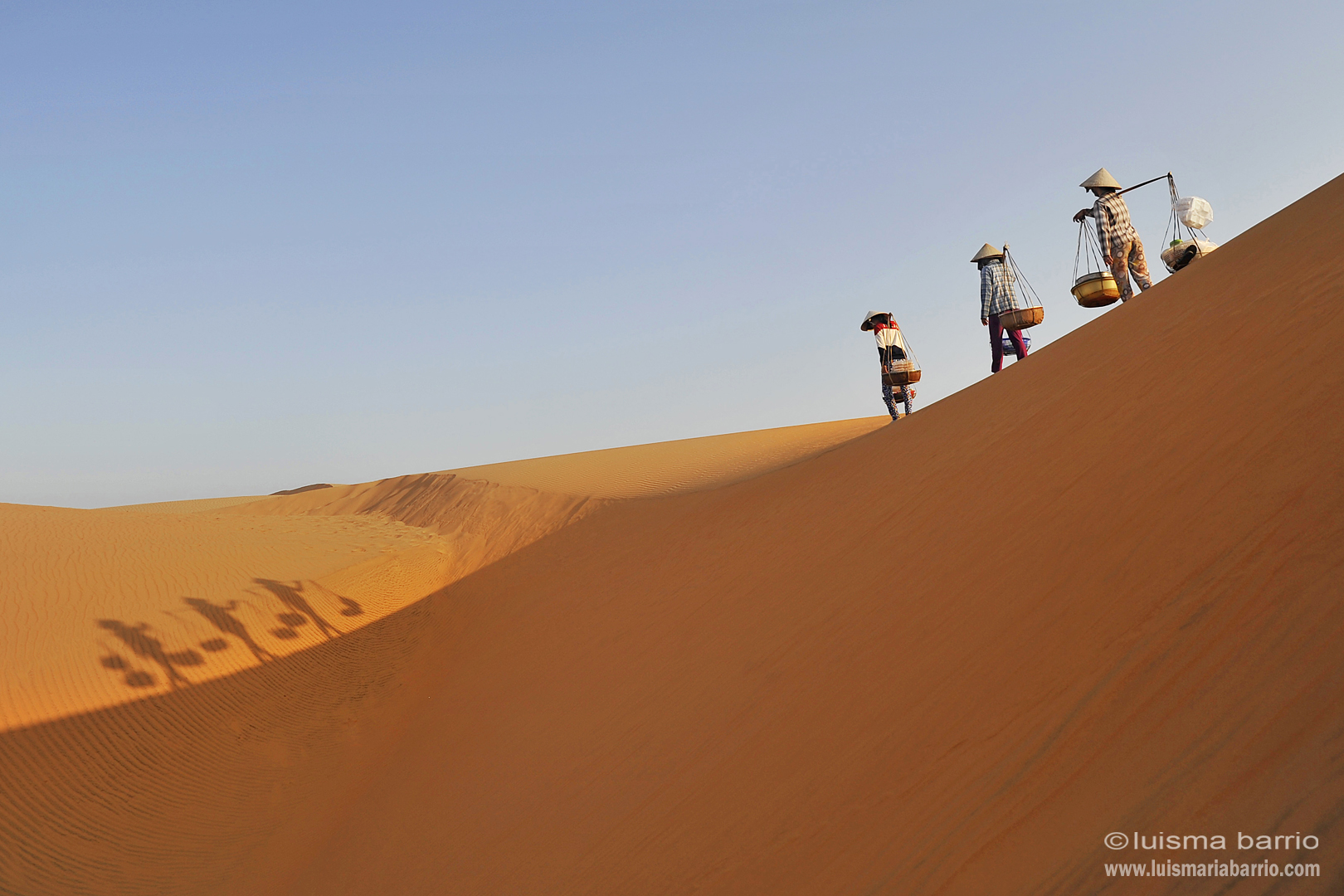 women desert vietnam