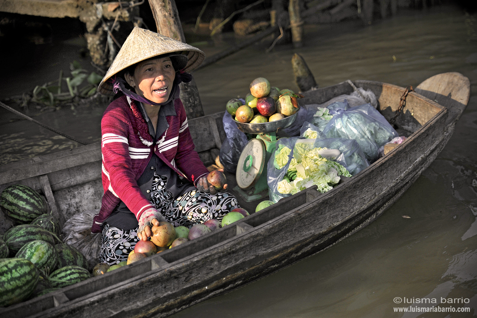 floating market mekong river vietnam