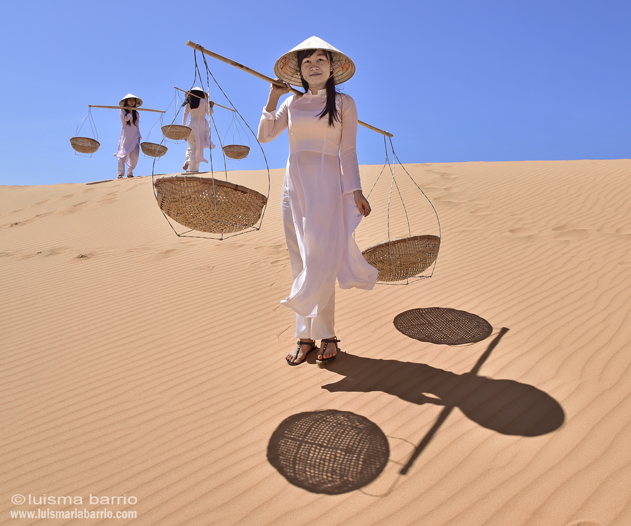 women desert vietnam