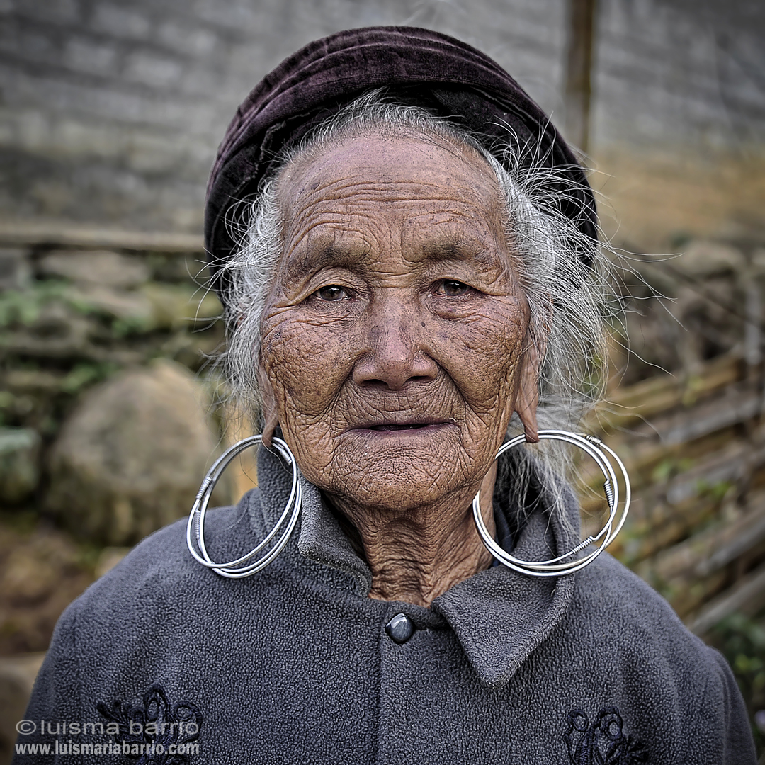 portrait hmong woman vietnam