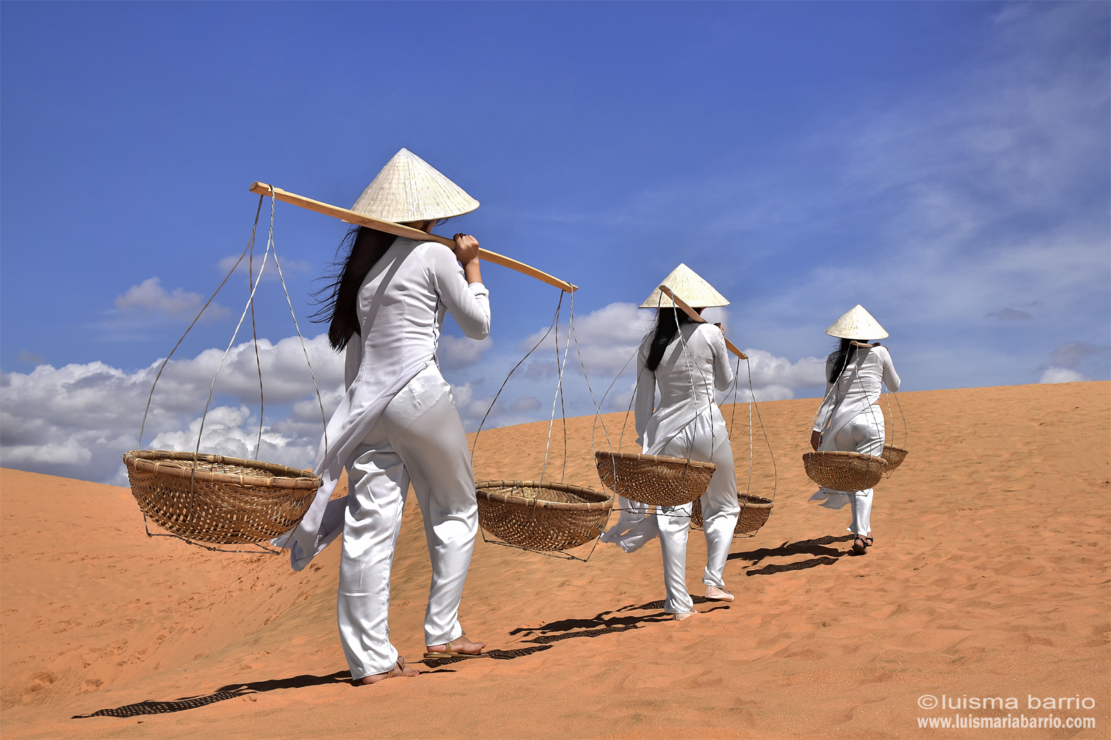 women desert vietnam