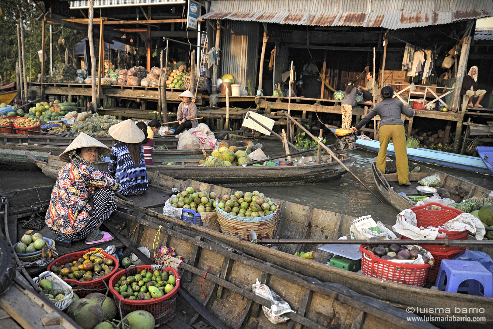 floating market mekong river vietnam
