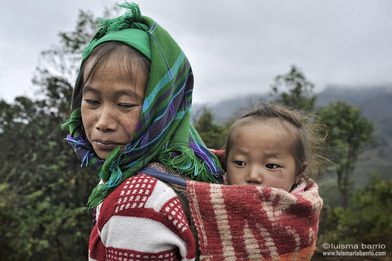 woman son vietnam mountain people