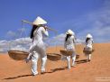 women desert vietnam